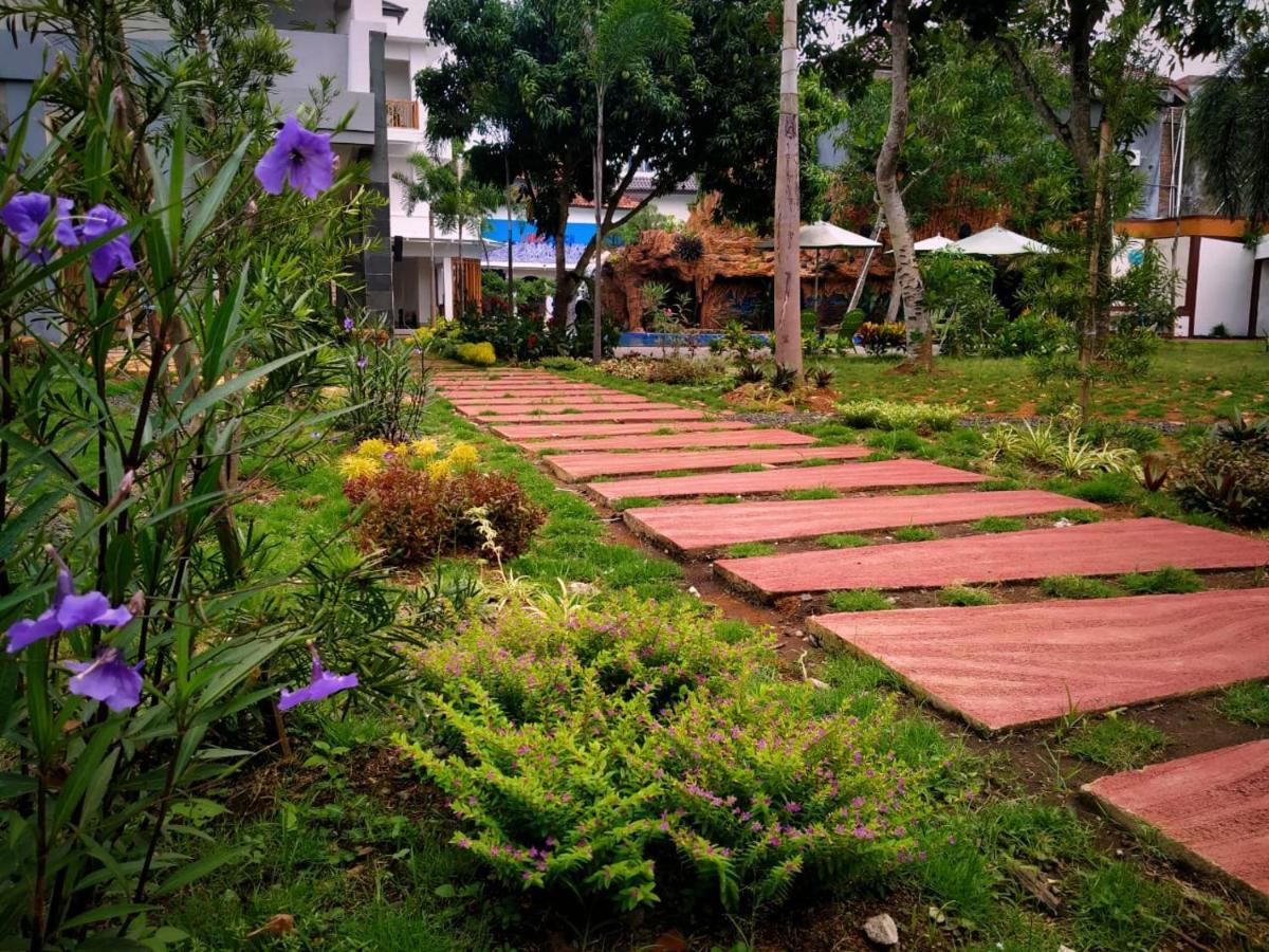 Long Beach Hotel Pangandaran Exterior foto
